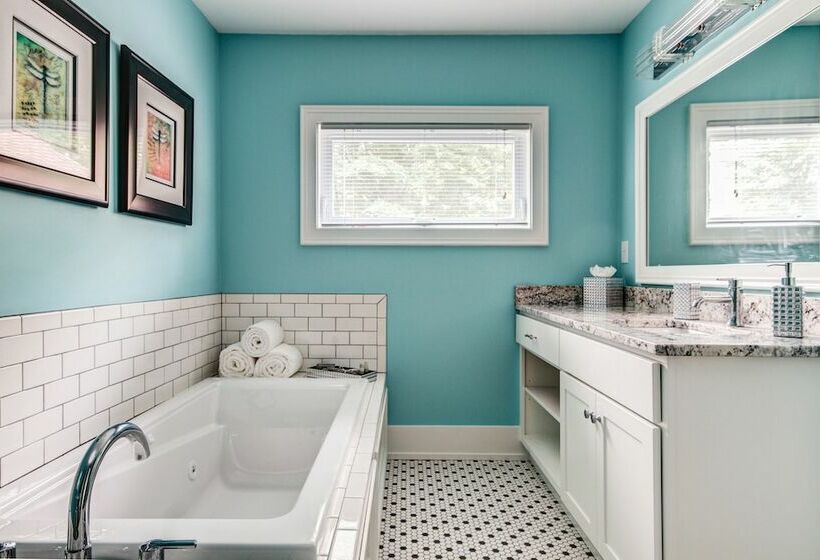 Bed and Breakfast Twin Oaks Inn