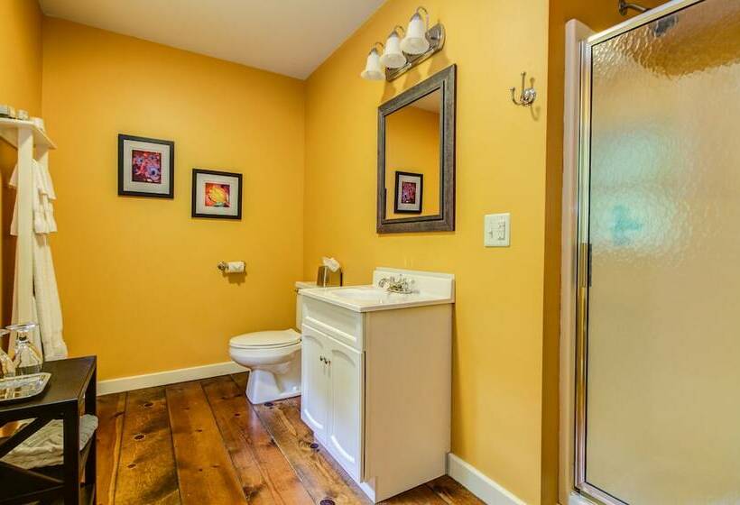 Bed and Breakfast Twin Oaks Inn