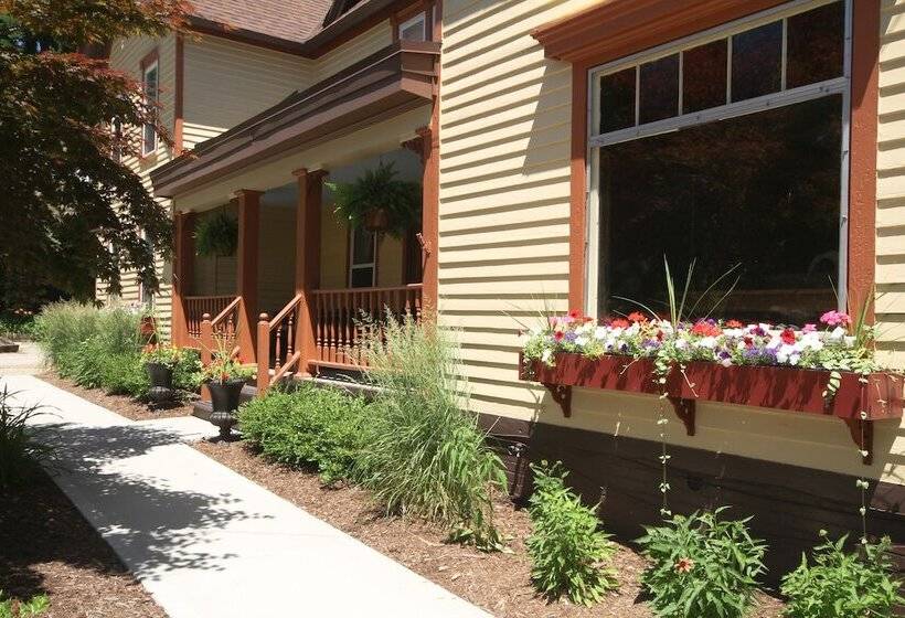 Bed and Breakfast Twin Oaks Inn