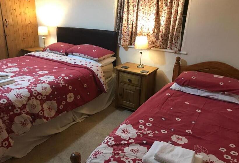 Хостел Rose And Crown At Redmarley