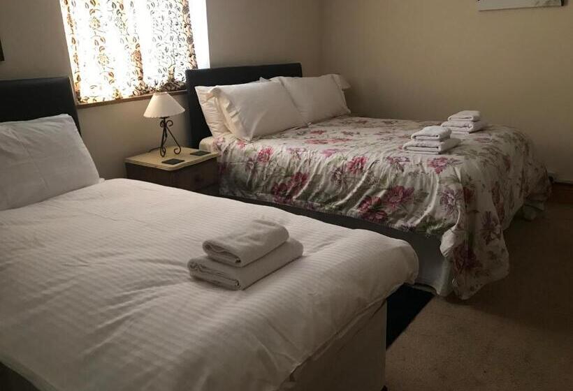 Хостел Rose And Crown At Redmarley