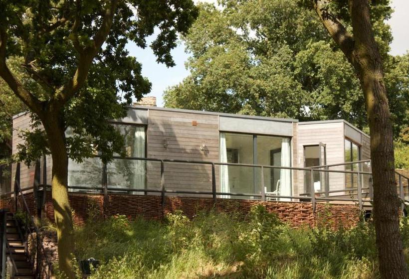 בית מלון כפרי Clophill Eco Lodges