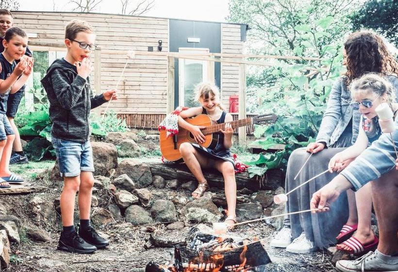 בית מלון כפרי Clophill Eco Lodges