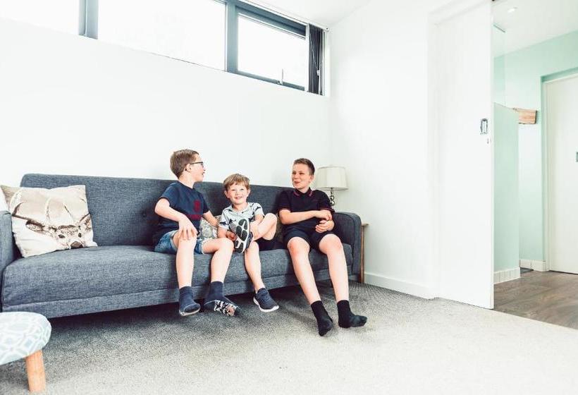 בית מלון כפרי Clophill Eco Lodges