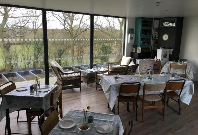 בית מלון כפרי Clophill Eco Lodges