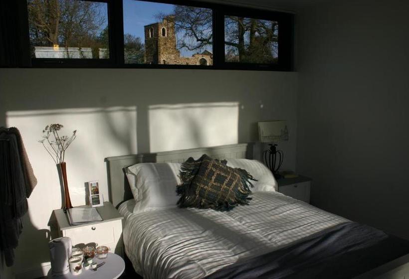 בית מלון כפרי Clophill Eco Lodges