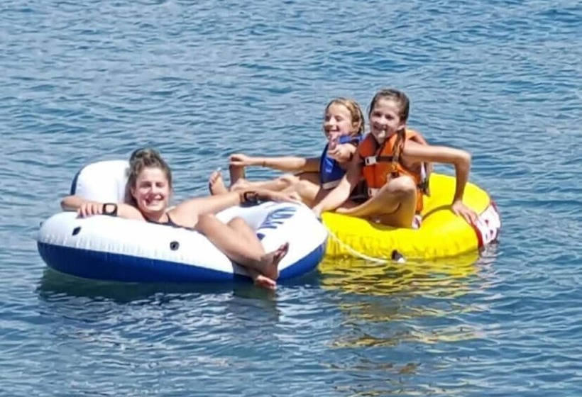 ホテル Cobblescote On The Lake