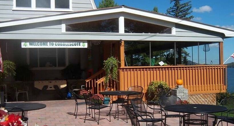 ホテル Cobblescote On The Lake