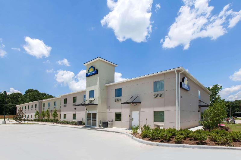 בית מלון כפרי Days Inn By Wyndham Baton Rouge Airport