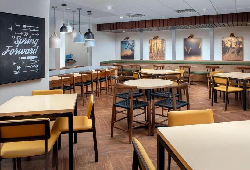 Отель Fairfield Inn & Suites By Marriott New Orleans Metairie