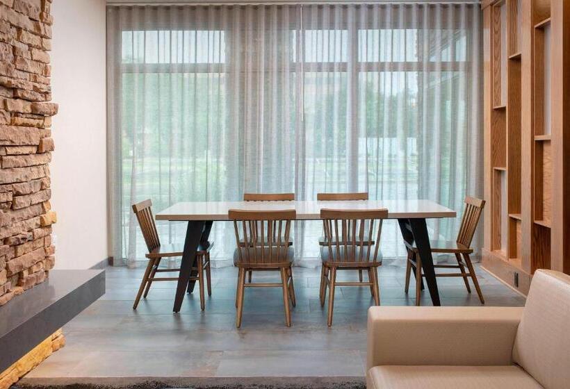 Отель Fairfield Inn & Suites By Marriott New Orleans Metairie