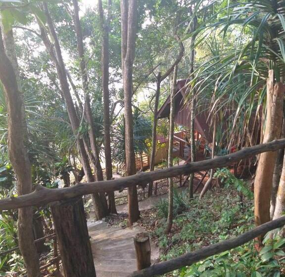 בית מלון כפרי Jungle Hill Beach Bungalow