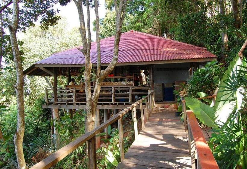 בית מלון כפרי Jungle Hill Beach Bungalow