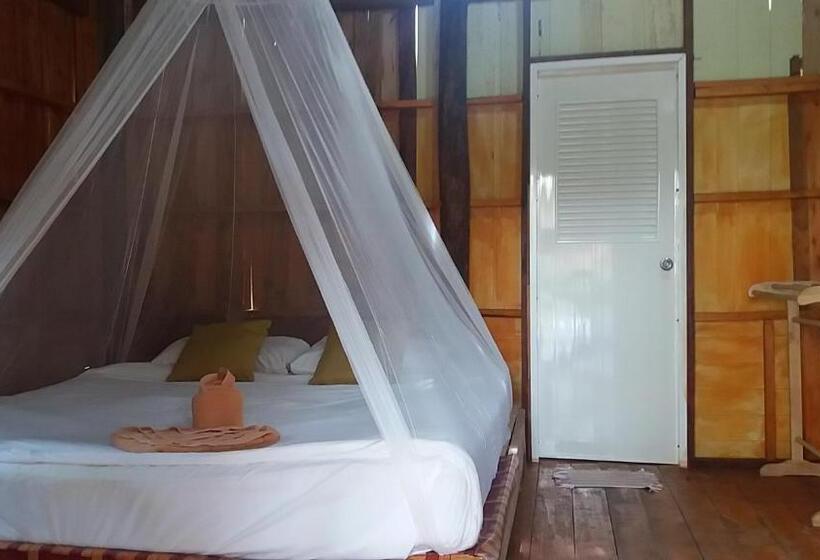 בית מלון כפרי Jungle Hill Beach Bungalow