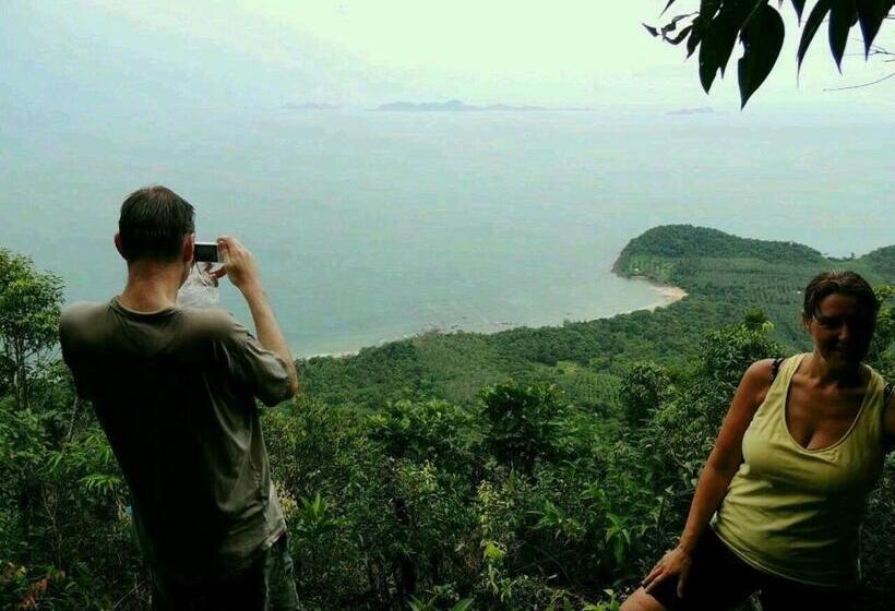 בית מלון כפרי Jungle Hill Beach Bungalow