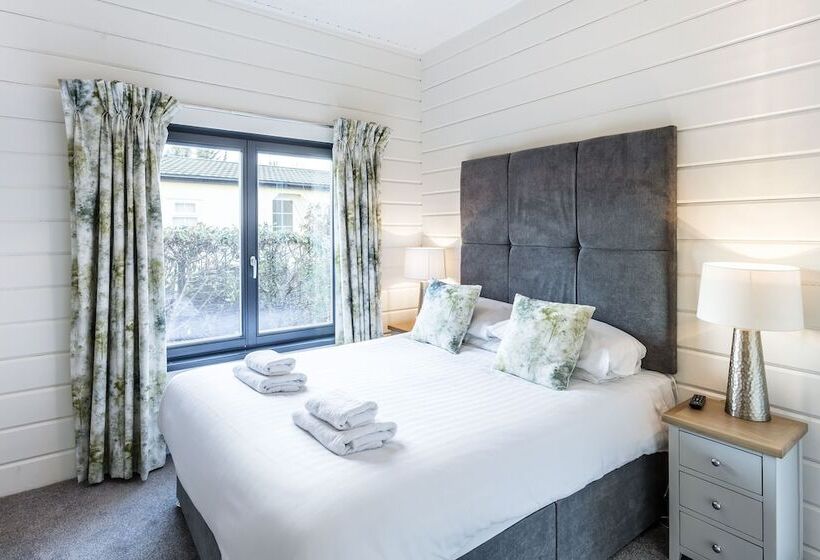 ホテル Roydon Marina Village