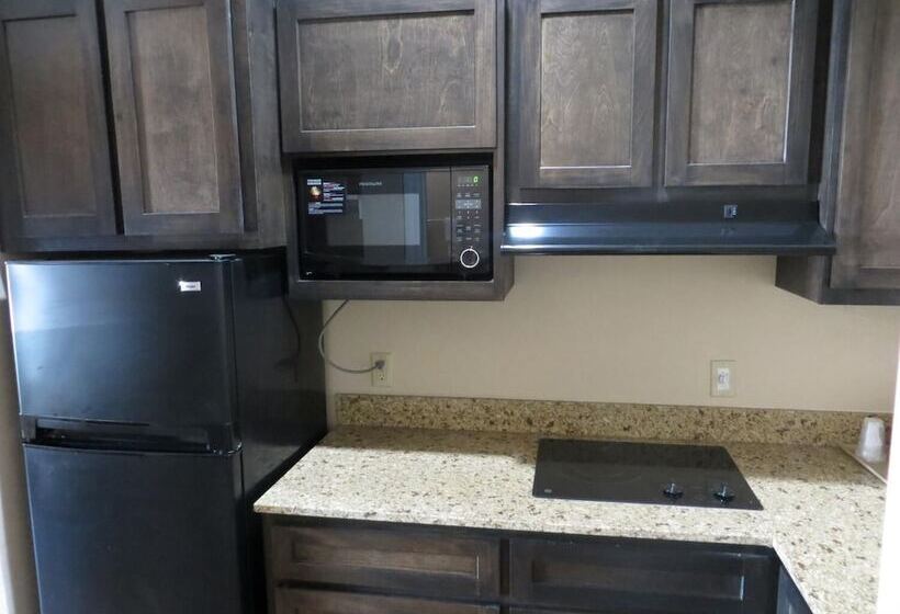 Отель Scottish Inn & Suites