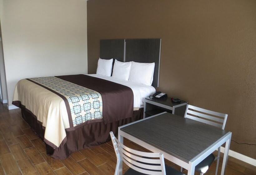 Отель Scottish Inn & Suites