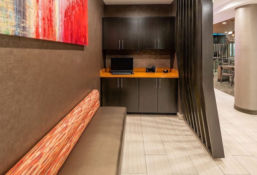 هتل Springhill Suites Dallas Central Expressway