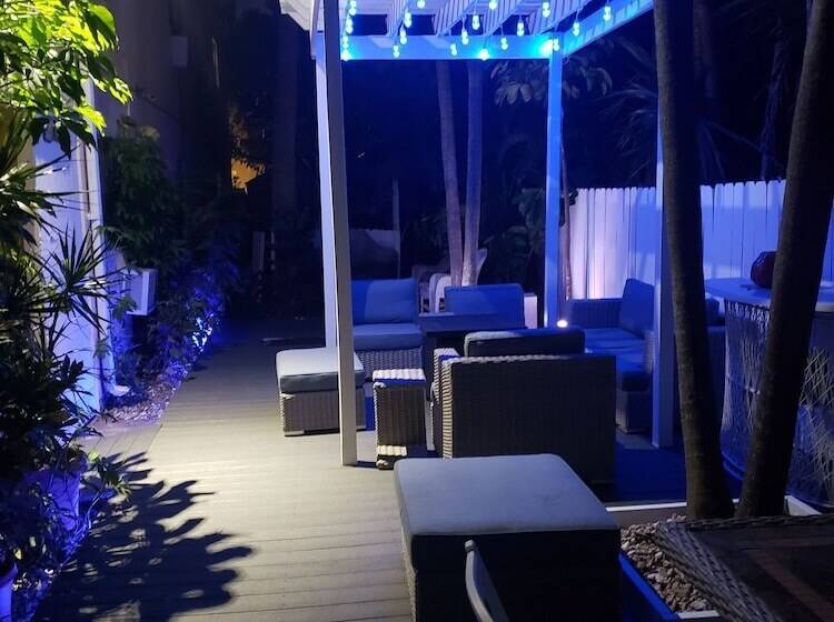 فندق على الطريق Ashley Brooke Beach Resort