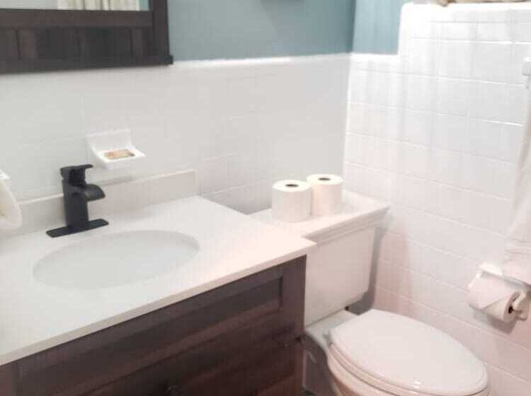 فندق على الطريق Ashley Brooke Beach Resort