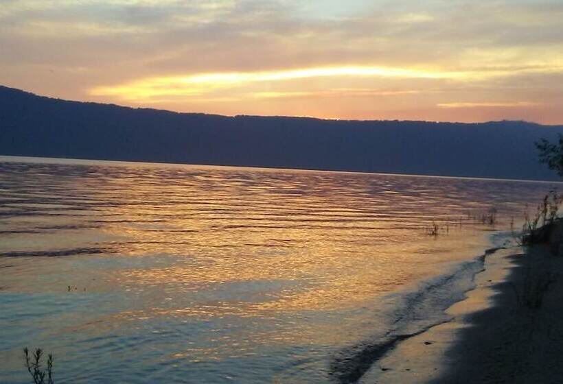 فندق على الطريق Cascade Lake Inn