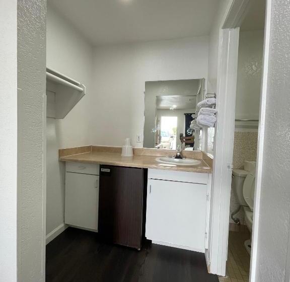 모텔 Palms Inn & Suites