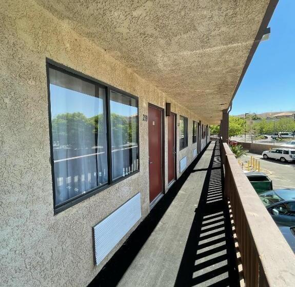 모텔 Palms Inn & Suites