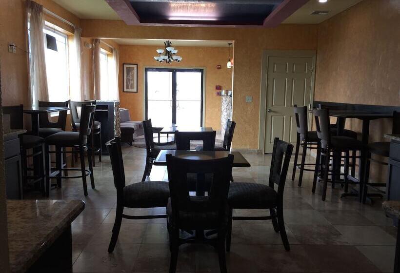 فندق على الطريق Pearsall Inn And Suites