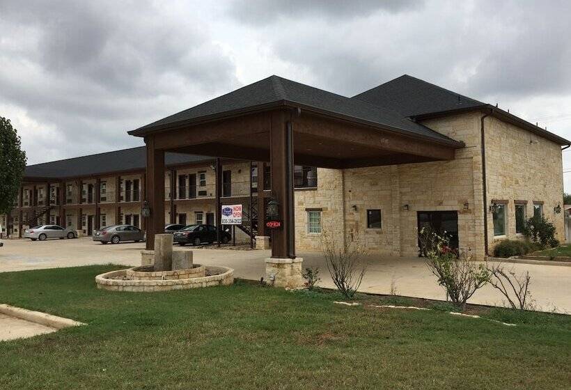 فندق على الطريق Pearsall Inn And Suites