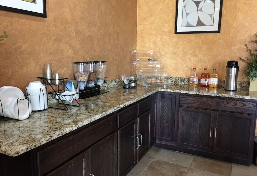 فندق على الطريق Pearsall Inn And Suites