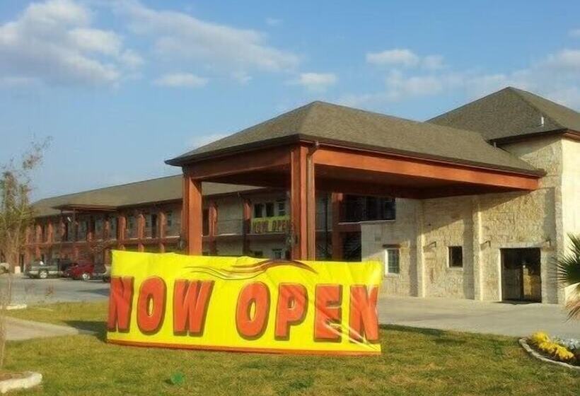 فندق على الطريق Pearsall Inn And Suites