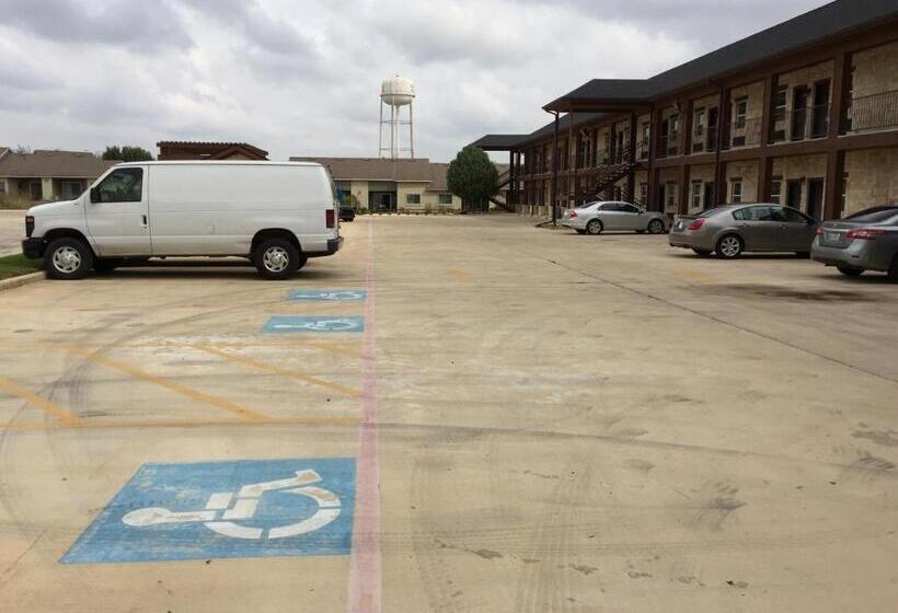 فندق على الطريق Pearsall Inn And Suites