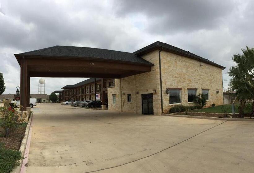 모텔 Pearsall Inn And Suites