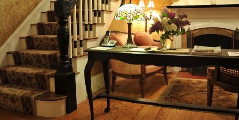 펜션 Central House Inn