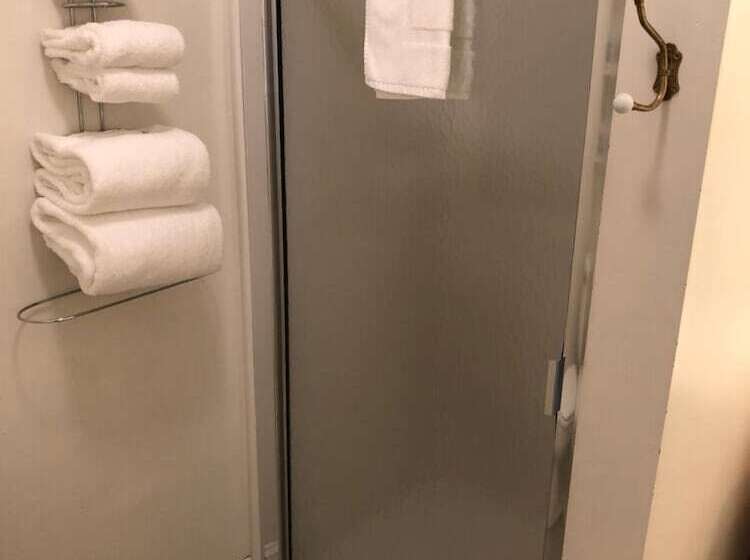 펜션 Central House Inn