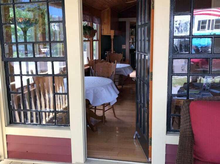 펜션 Central House Inn