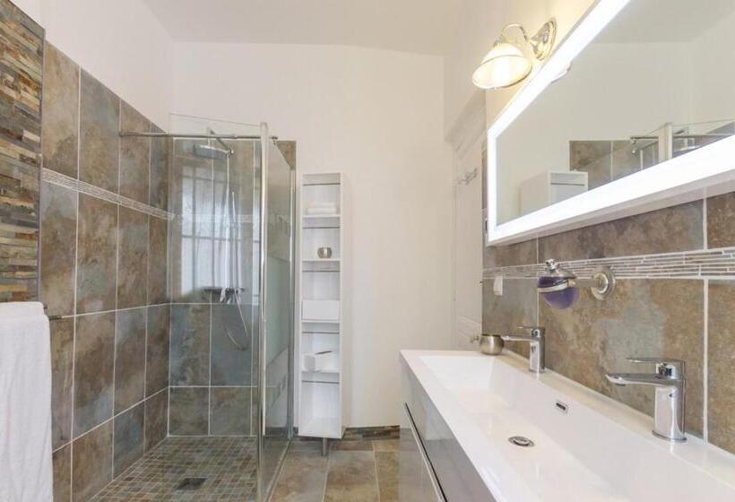 פנסיון Dday Aviators