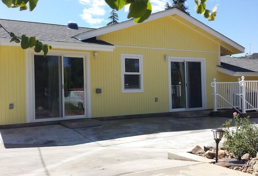 Yosemite Plaisance Bed & Breakfast