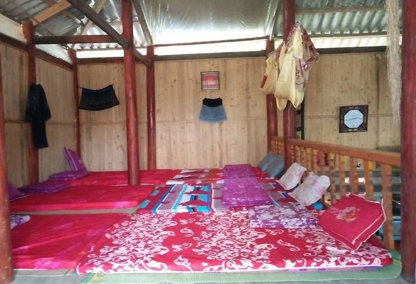 A De Homestay  Hostel