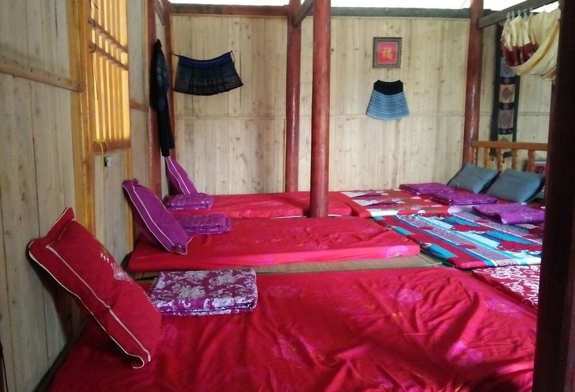 A De Homestay  Hostel