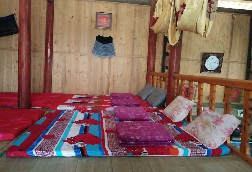 A De Homestay  Hostel