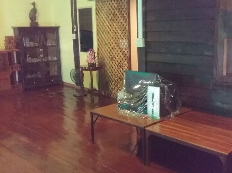 Arunrat Guesthouse   Hostel