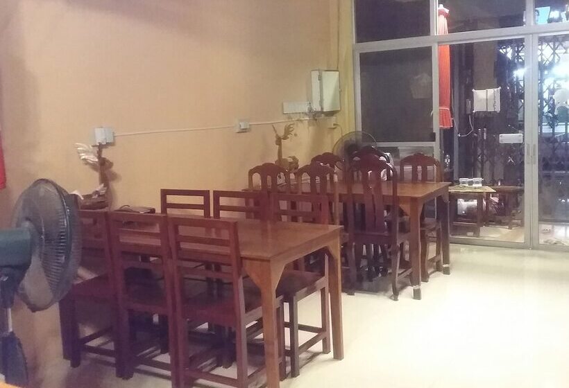 Arunrat Guesthouse   Hostel