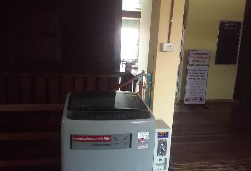 Arunrat Guesthouse   Hostel