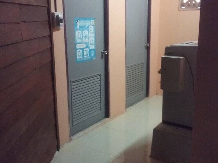 Arunrat Guesthouse   Hostel