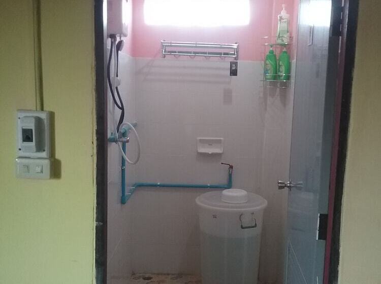 Arunrat Guesthouse   Hostel