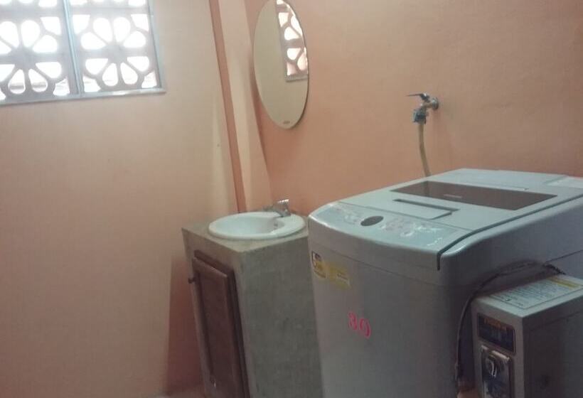 Arunrat Guesthouse   Hostel