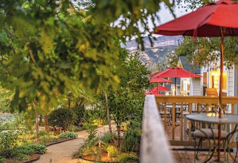 Aurora Park Cottages