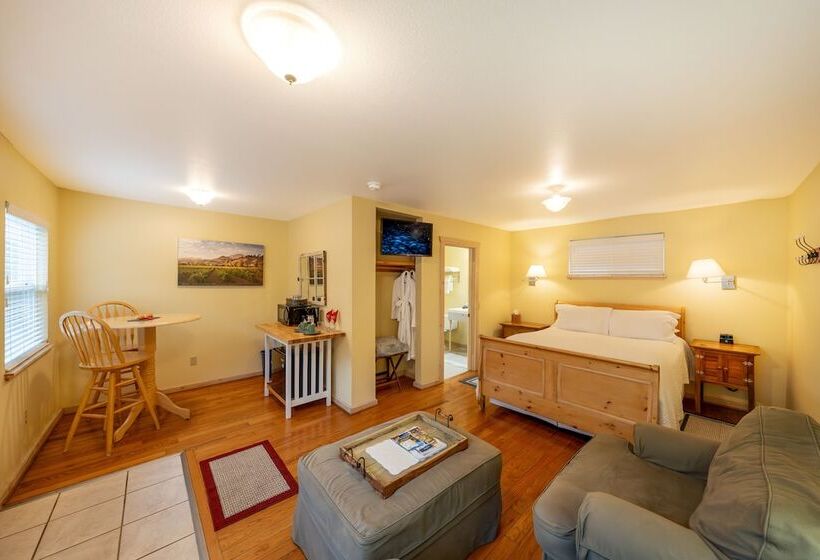 Aurora Park Cottages